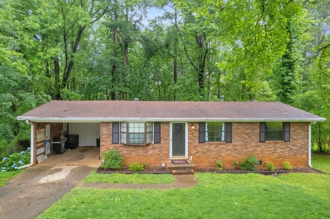 Comfortable 3-Bedroom Home in the Heart of... - Comfortable 3-Bedroom Home in the Heart of...