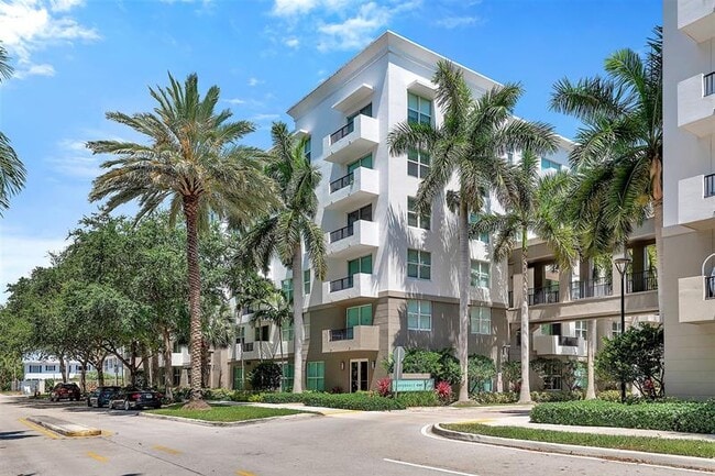 Photo - 2421 NE 65th St Unidad 402