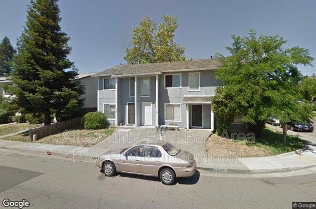 Building Photo - 1117 N Lincoln St Unit 3
