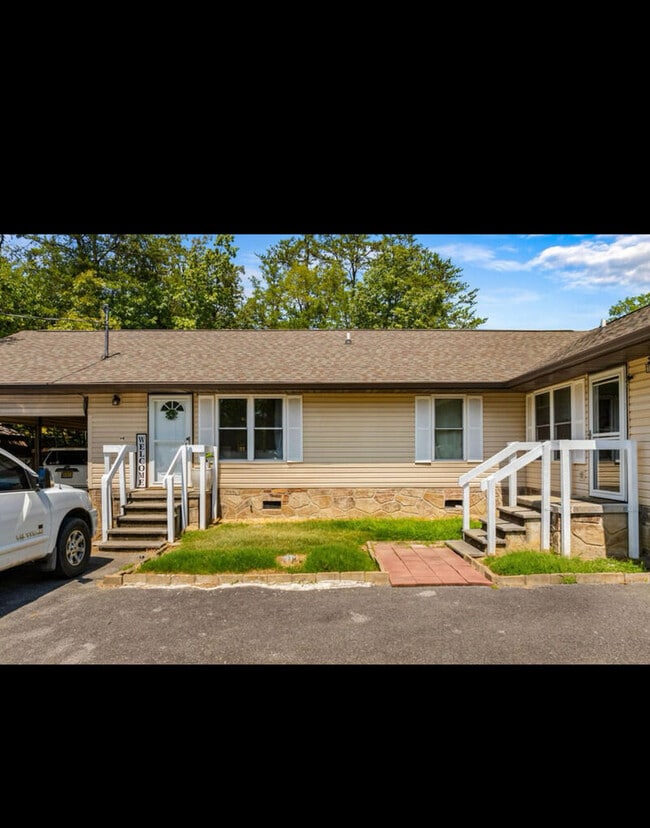 Photo - 841 Sylvia Ln