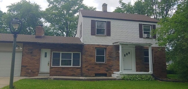 Photo - 4425 N 105th St