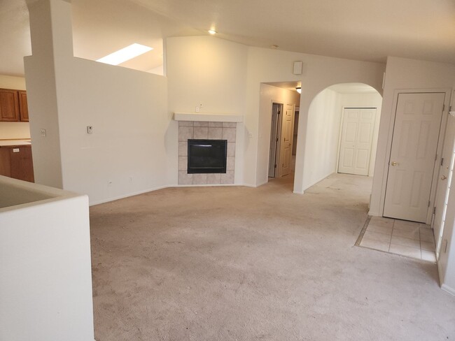 Photo - ALL PROSPECTIVE TENANTS MUST SUBMIT A $58 ... House