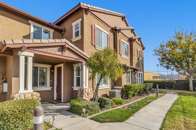 Photo - 3854 Polk St Townhome