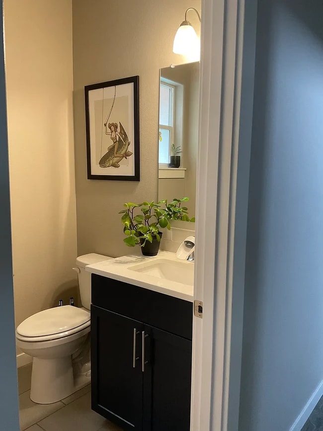Medio baño - 616 N Willitts St
