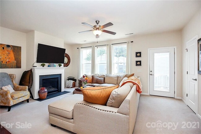 Photo - Room in Townhome on Sharon Rd W
