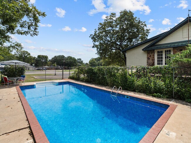 Photo - 107 St John St