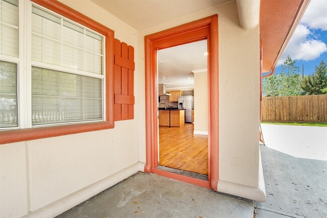 Photo - 2098 Harland Dr