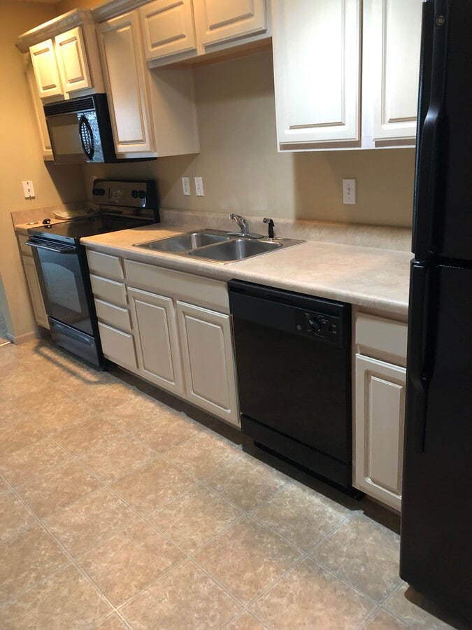 Kitchen - 2013 Hickoryleaf Ln Casa Adosada