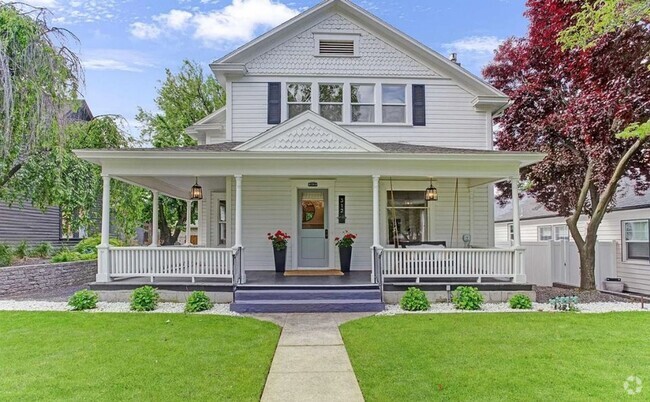 Building Photo - Charming Victorian Home in Normal Hill