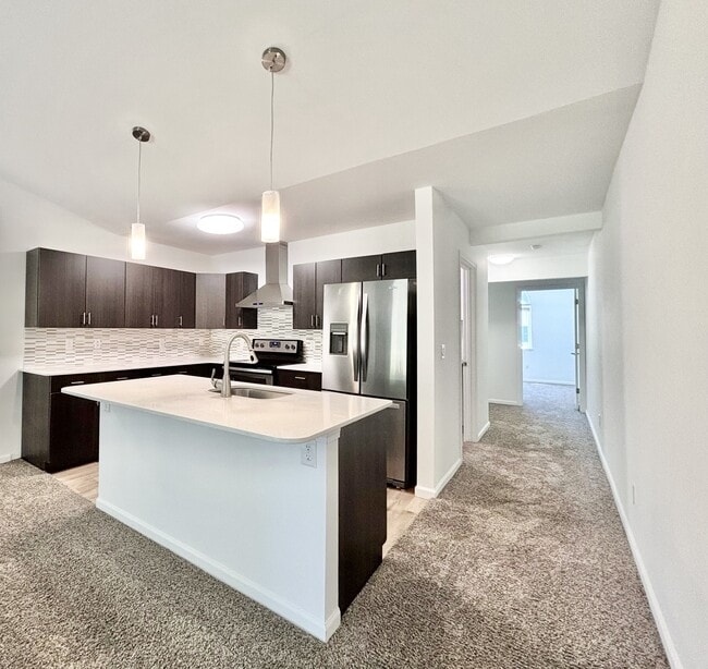 14 foot ceilings - Keystone Lake Apartments