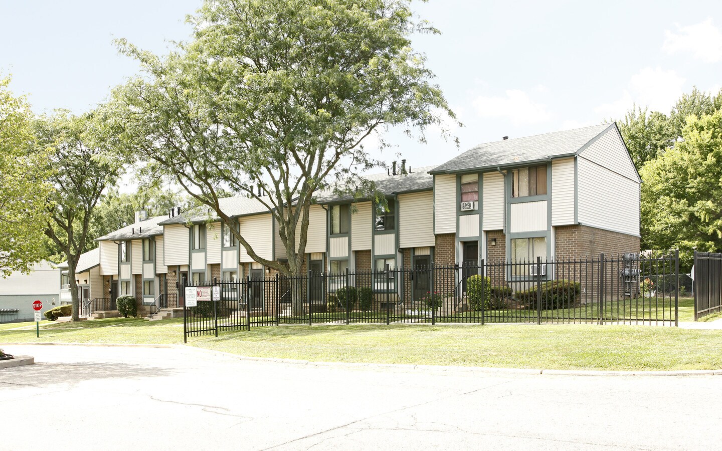 Arbor Manor Apartments - Arbor Manor Apartments