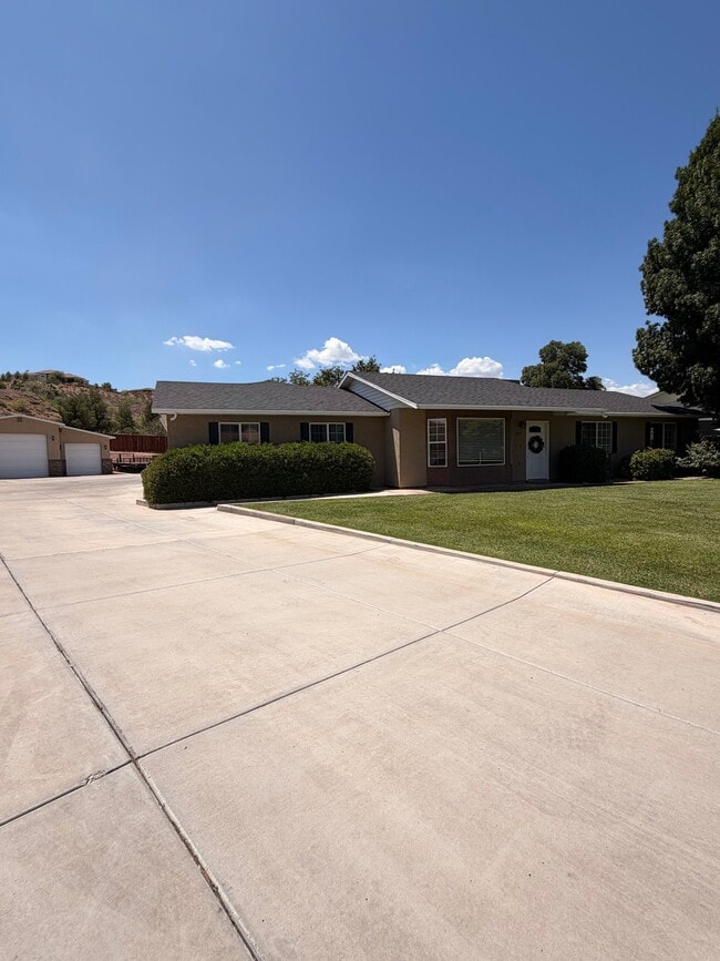 Photo - 1743 W Green Valley Ln