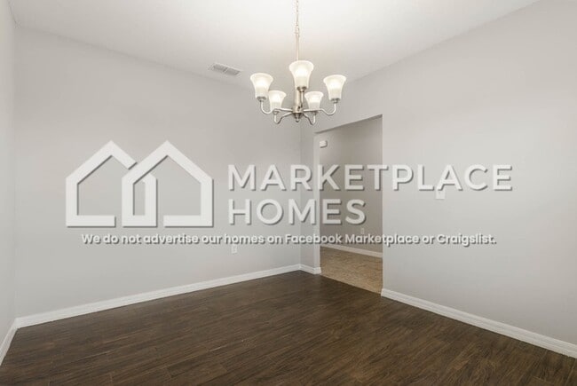 Photo - 4790 Ashurst St