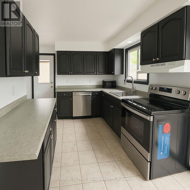 Photo - 124 Ardsley Crescent