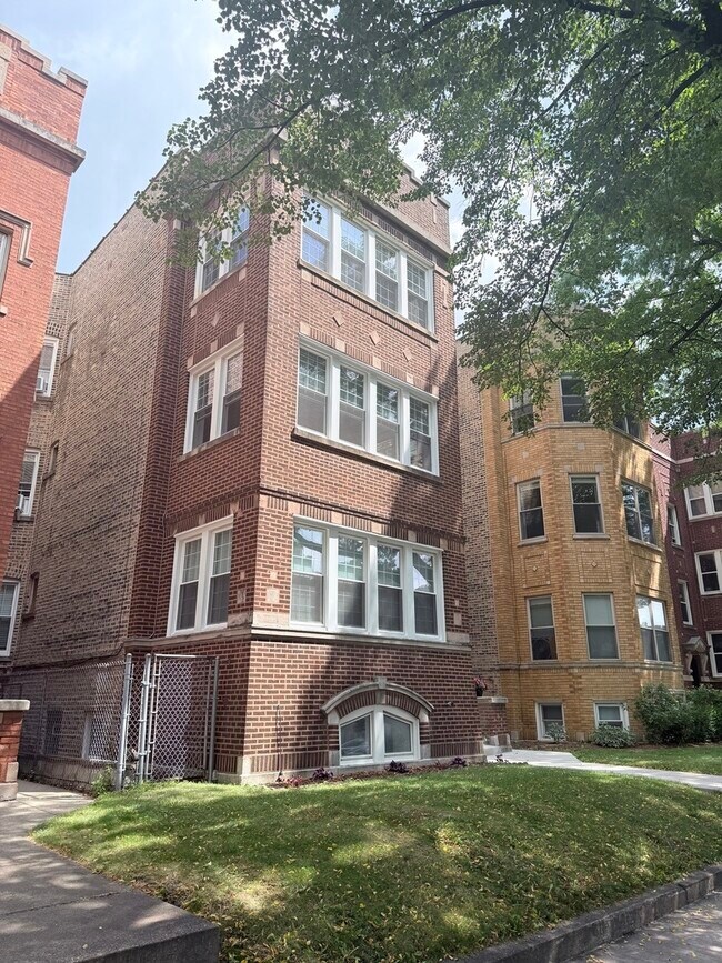 Photo - 2734 W Winnemac Ave Unit 2