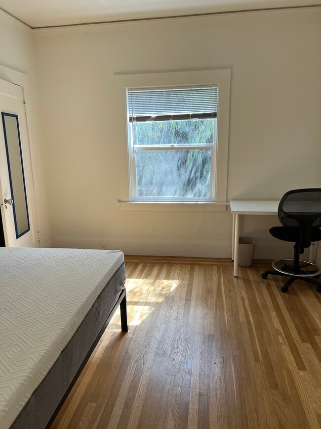 Dormitorio 2 - 1694 Oxford St Unidad B