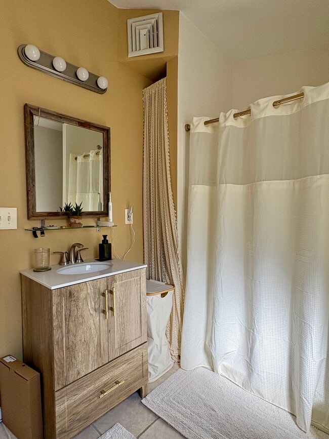 Photo - 706 Sears St