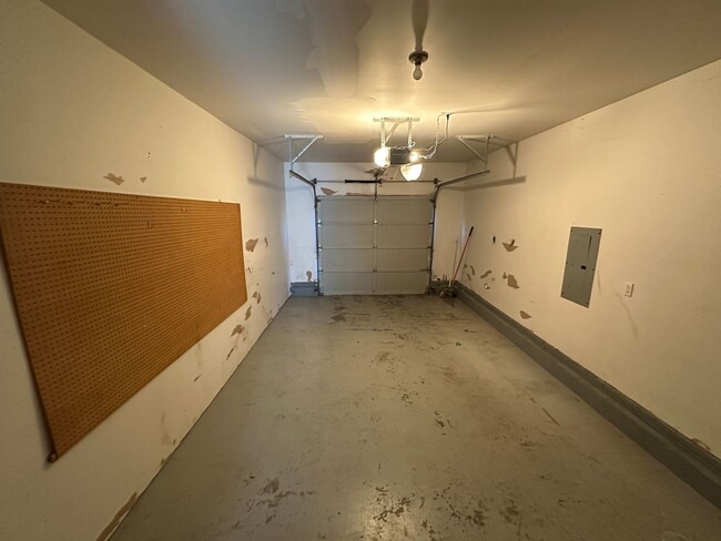 Photo - 15308-15310 Berry Valley Rd SE