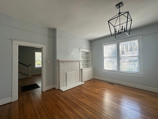 dining room - 262 Roper St Unit B