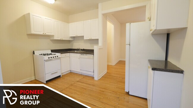 Photo - 3721 N Pine Grove Ave