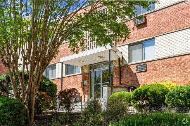 4465 Macarthur Blvd NW - Front Entrance - Foxhall Terrace