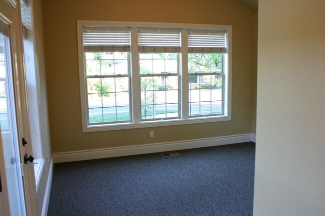 Photo - 3111 NW Grant Ave