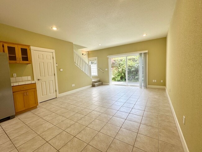 Photo - Spacious and bright 2 bed 2.5 bath Townhouse