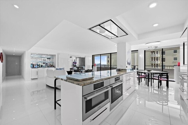 Building Photo - 5280 N Ocean Dr Unit 10C