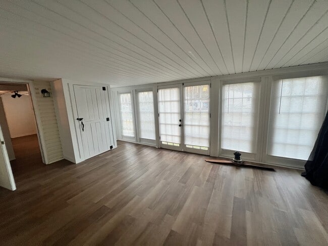 Photo - 695 Mahlep Ln