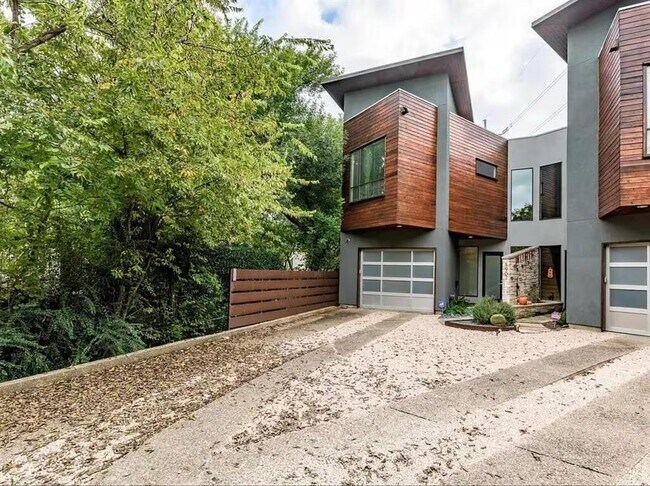 Photo - 1907 W 30th St