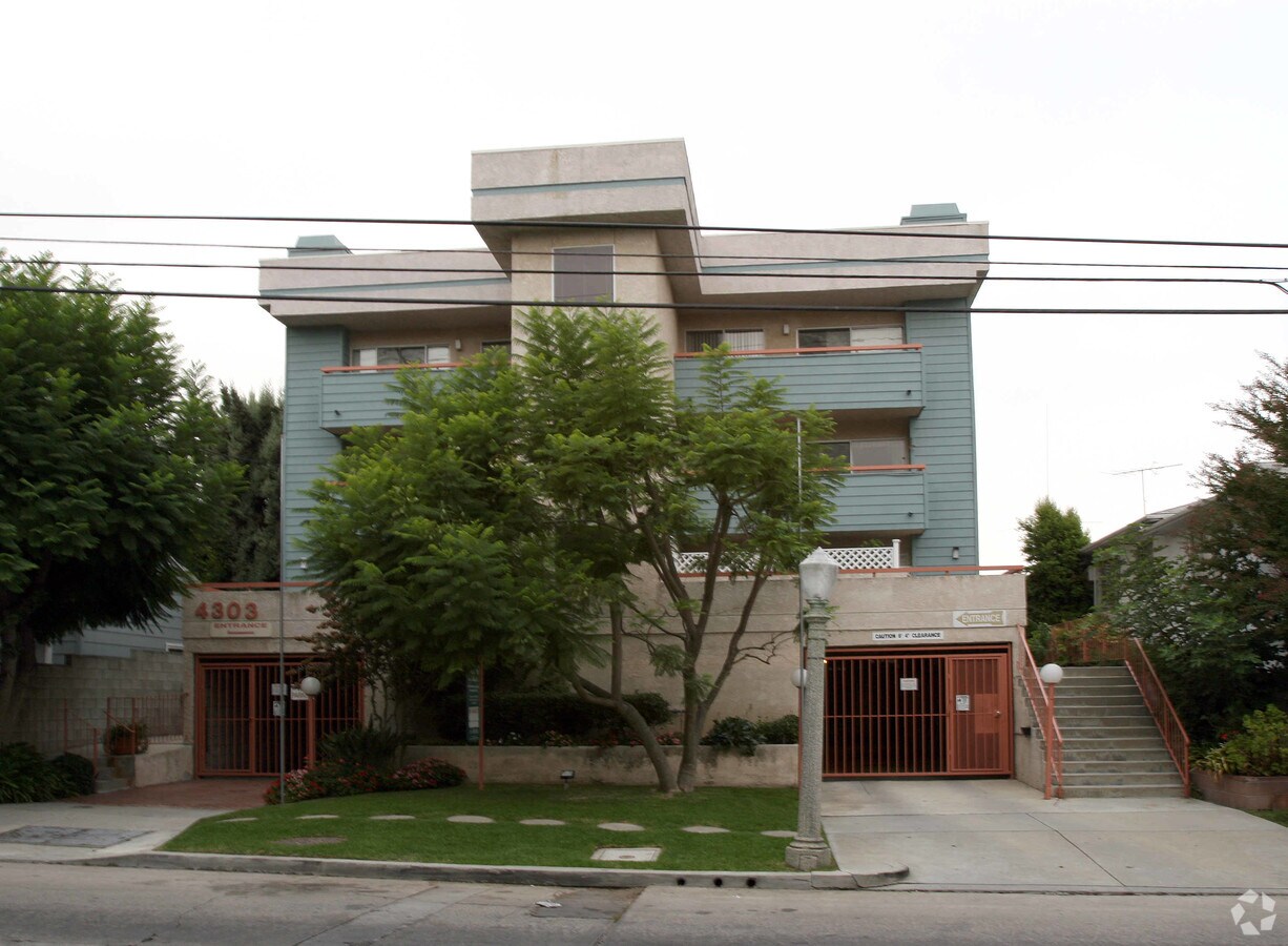 Cedros Plaza Apartments - Cedros Plaza Apartments