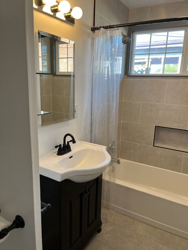 2 Bedroom/ 1 Bath House in Eureka, Single ... - 2 Bedroom/ 1 Bath House in Eureka, Single ...