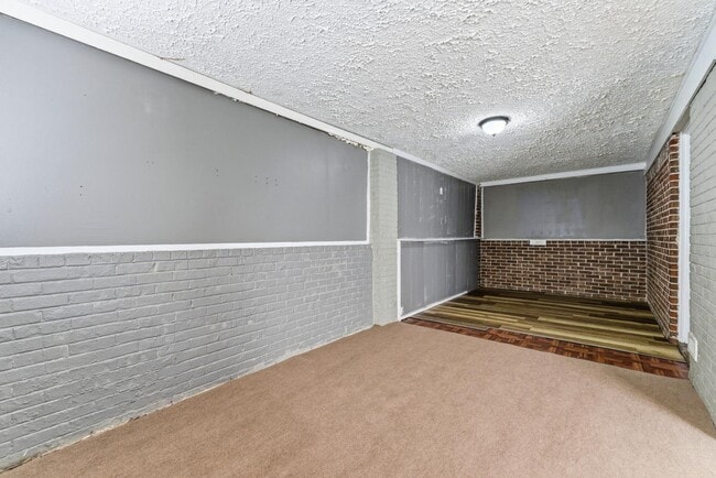 Photo - 1961 Valley Ridge Dr SW