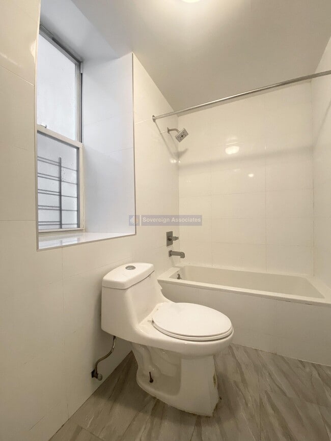 Photo - 22 St Nicholas Pl Unit B3