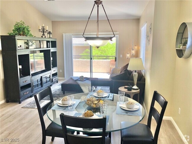 Building Photo - 701 Peachy Canyon Cir Unit 204 Rental