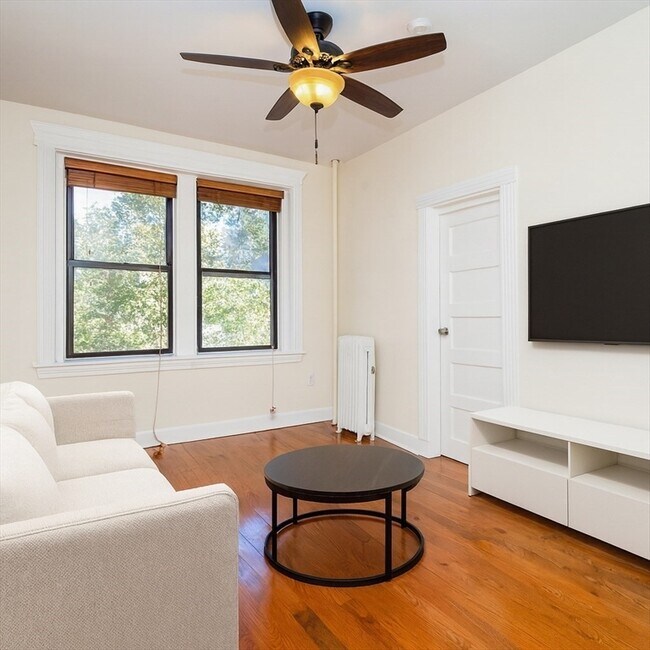 Building Photo - 65-67 Burbank St Unit 3D Rental