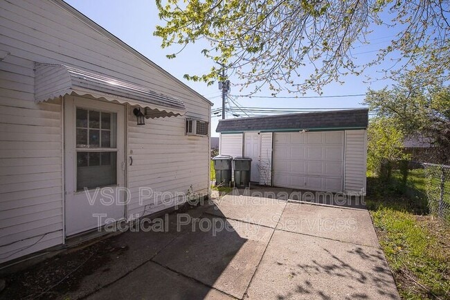 Photo - 374 E 232nd St