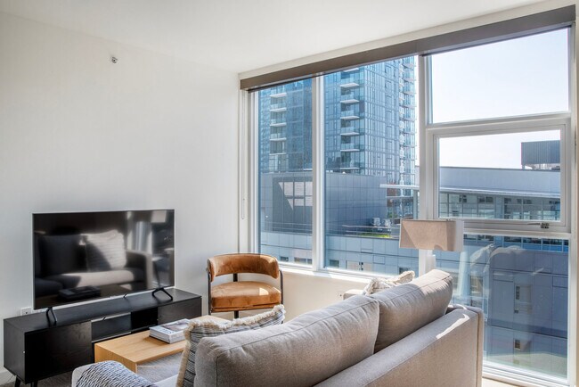 Building Photo - 10349 NE 10th St