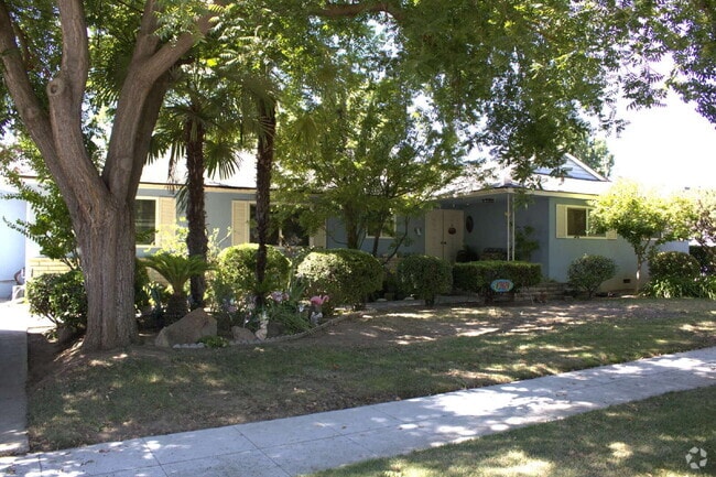 Building Photo - 1 Bed/1 Bath Studio for Rent!
1 Mile from ... Unit B Rental