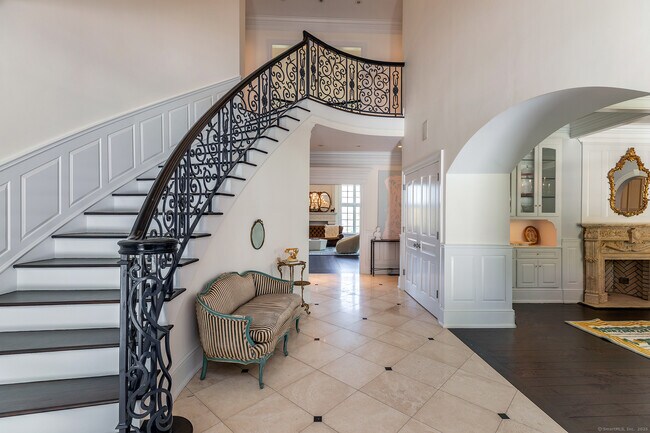 Photo - 247 Roxbury Rd