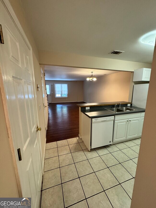 95A Mechanic St SE