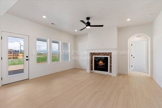 Photo - 837 East 300 North