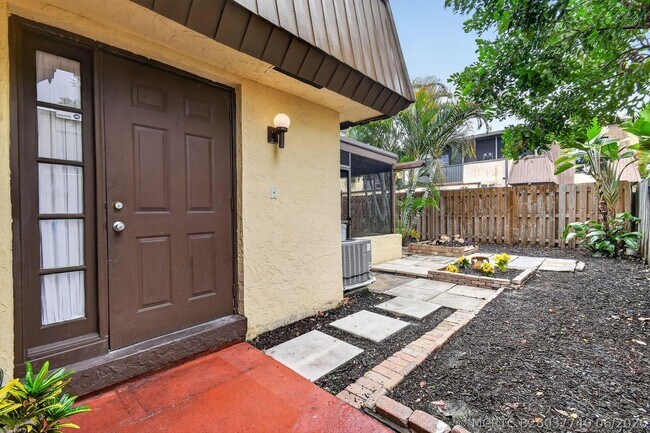 Photo - 3502 Gardens E Dr