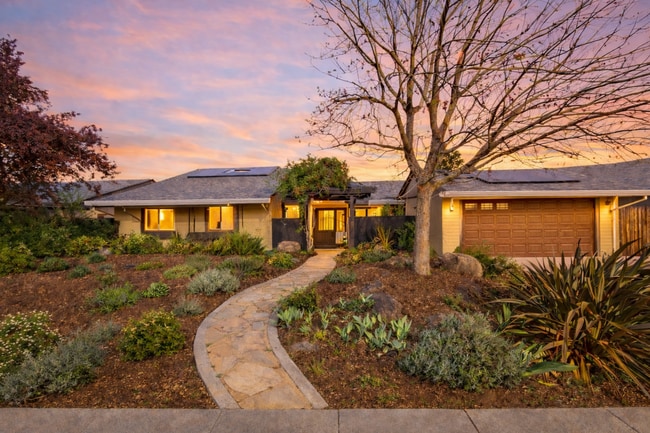 Building Photo - 1118 Marina Cir