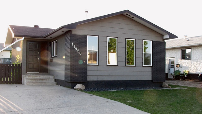 Building Photo - 11920-11996 96 St