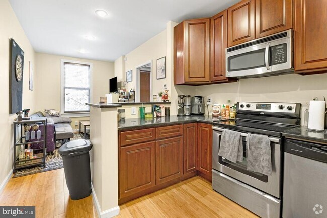 Building Photo - 619 S 16th St Unit 2F Rental