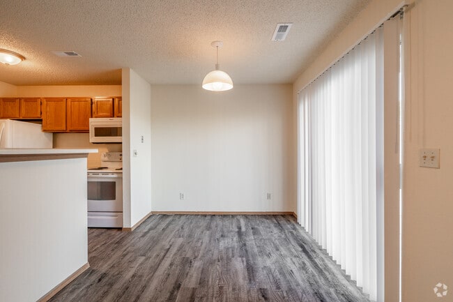 1BR, 1BA - Riverside/710 SF