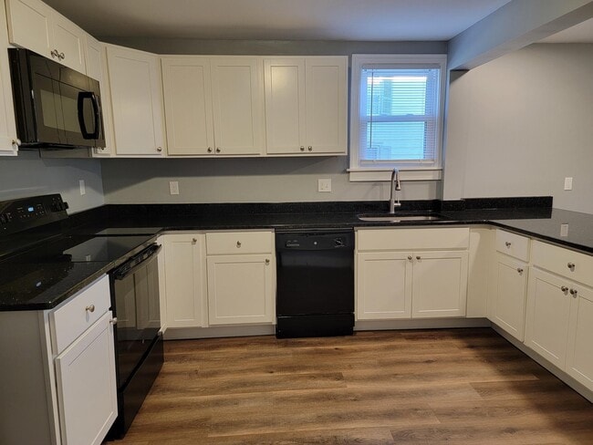 Photo - 232 Main St Unit 1