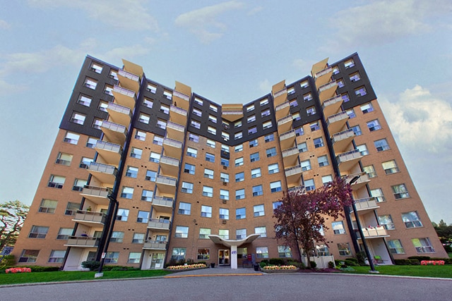 Building Photo - Fairway Towers