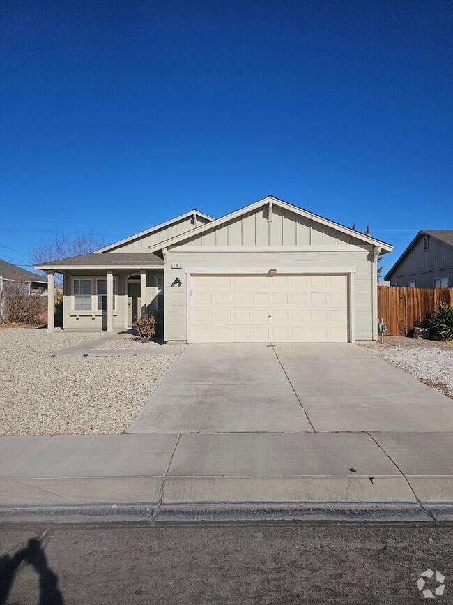 Building Photo - Beautiful Spacious 4 Bedroom Home